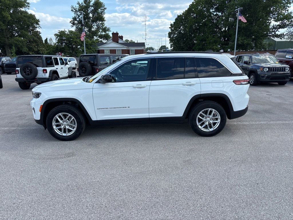 Used 2025 White Jeep Laredo X image 2