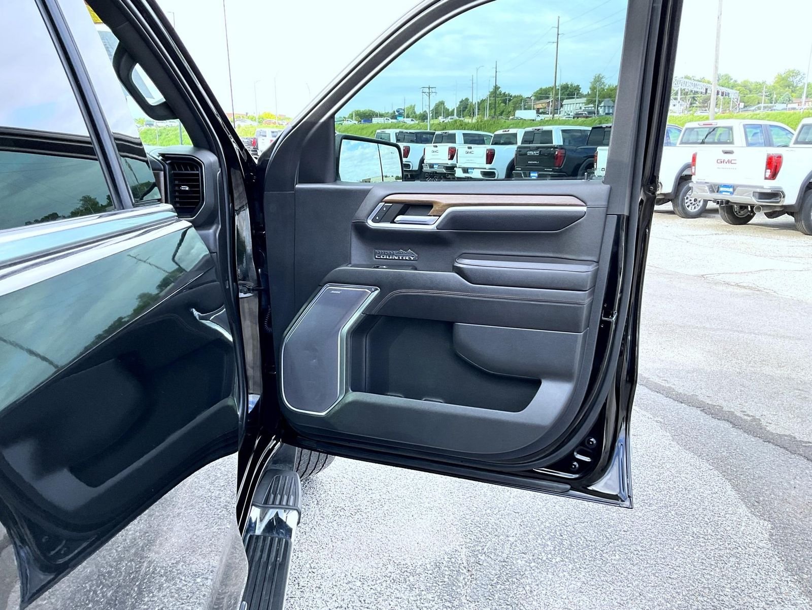 Used 2023 Black Chevrolet High Country image 16