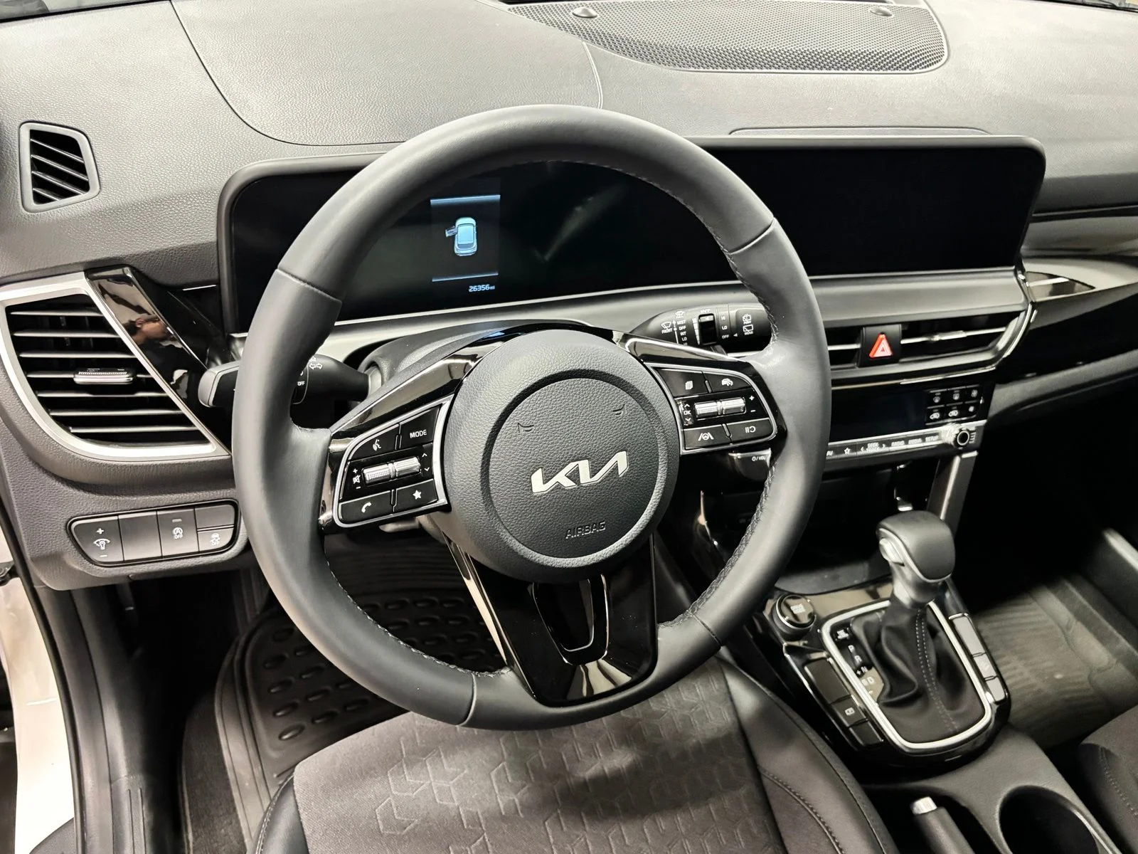Used 2025 White Kia S image 15