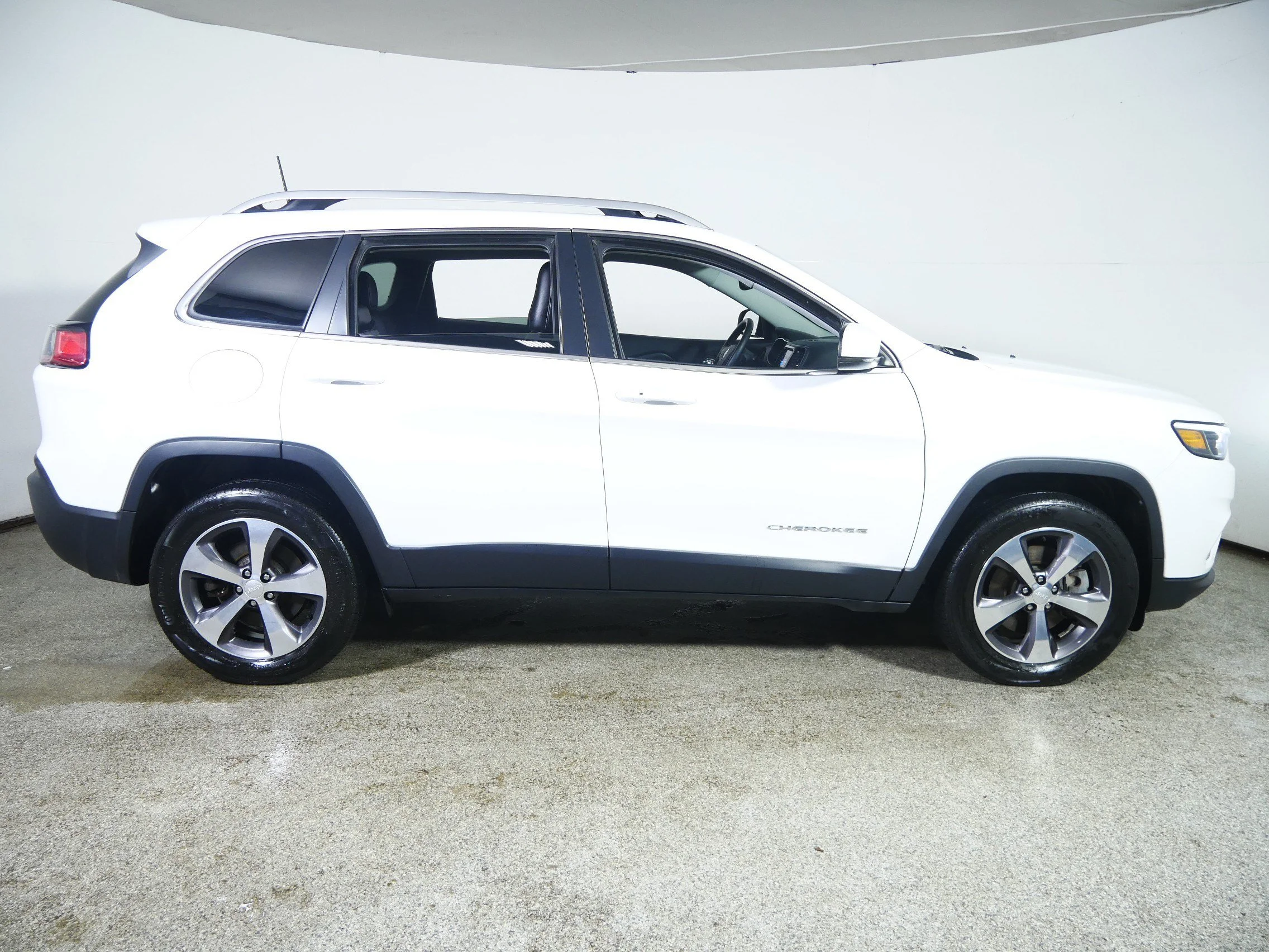 Used 2019 Bright White Clearcoat Jeep Limited image 8