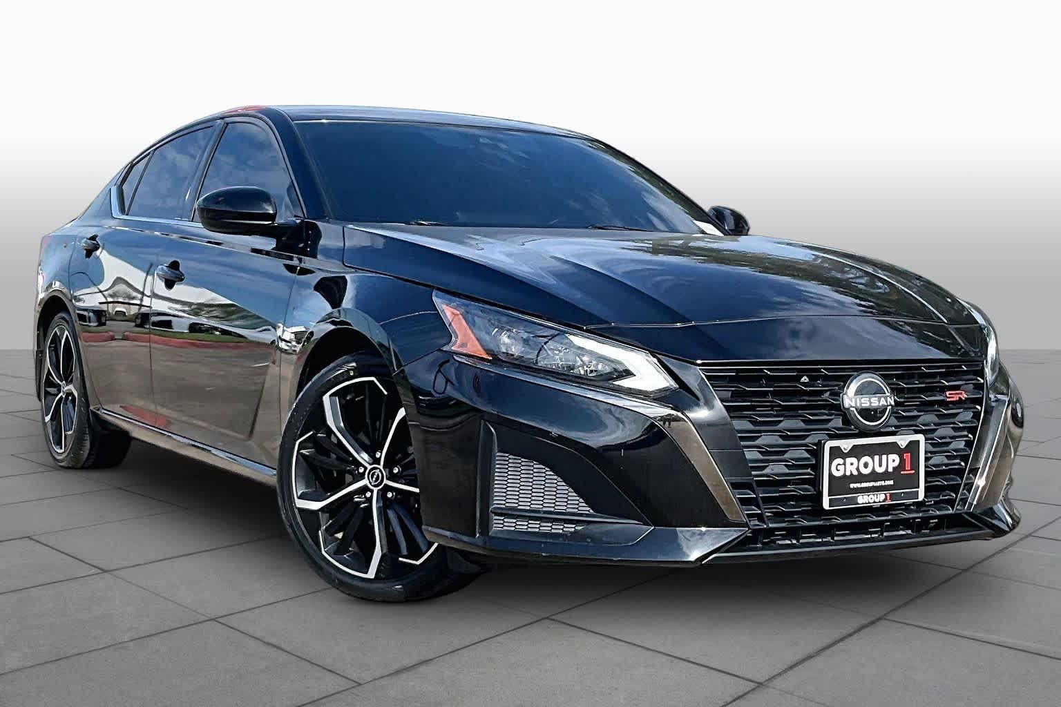 Used 2024 Super Black Nissan 2.5 SR image 3