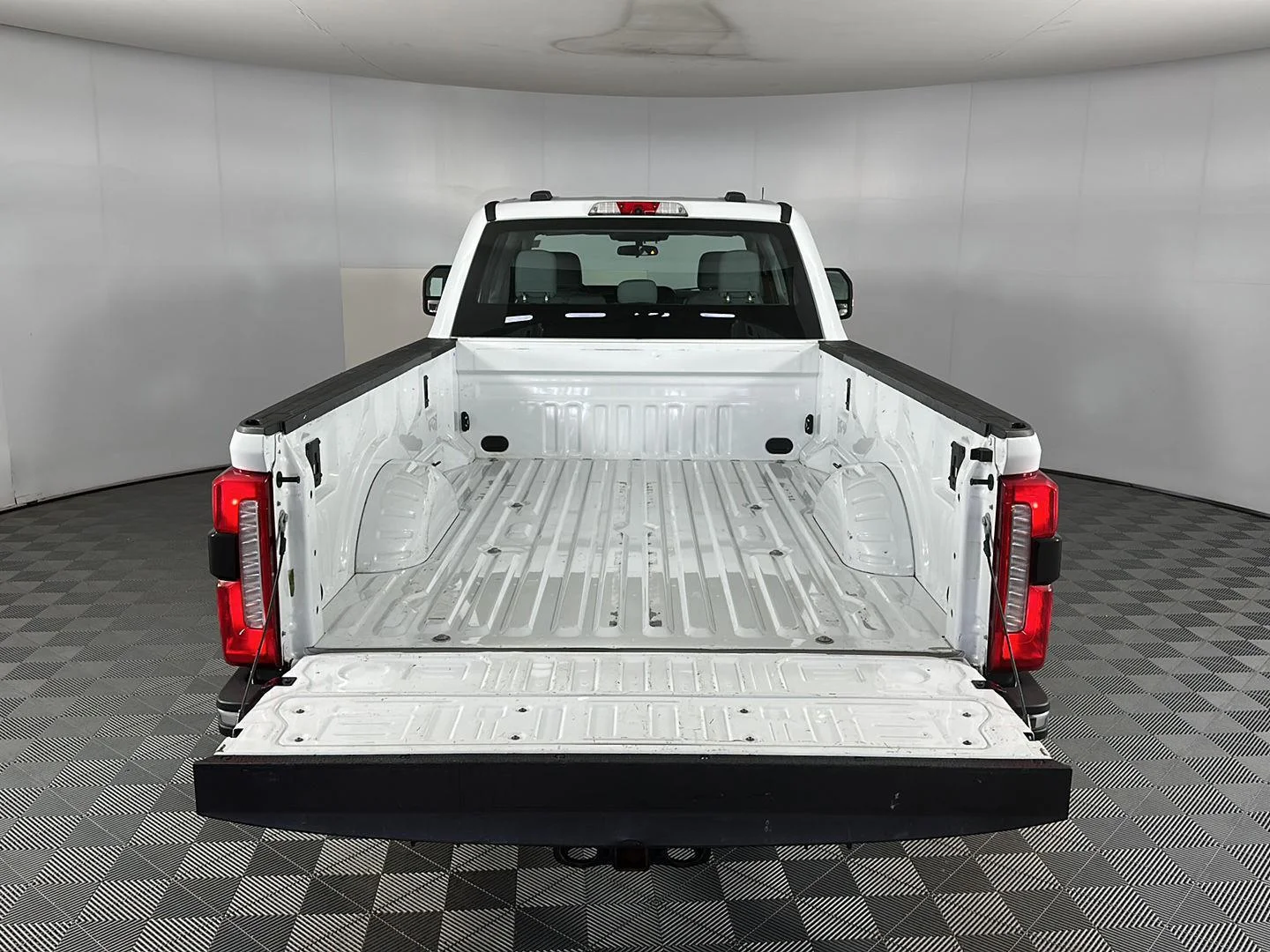Used 2023 Oxford White Ford XL image 8