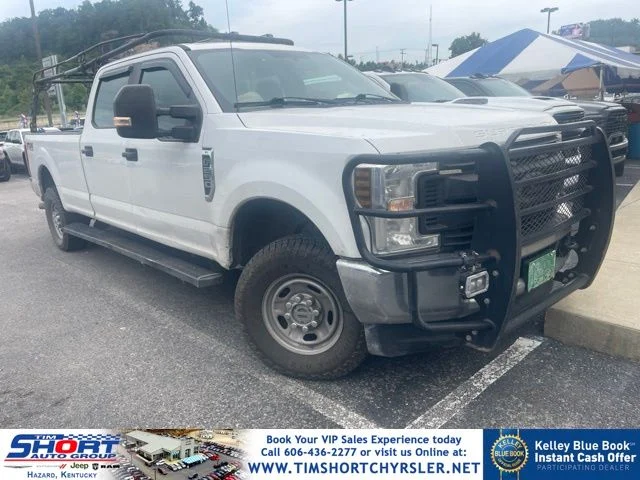Used 2018 White Ford XL image 1