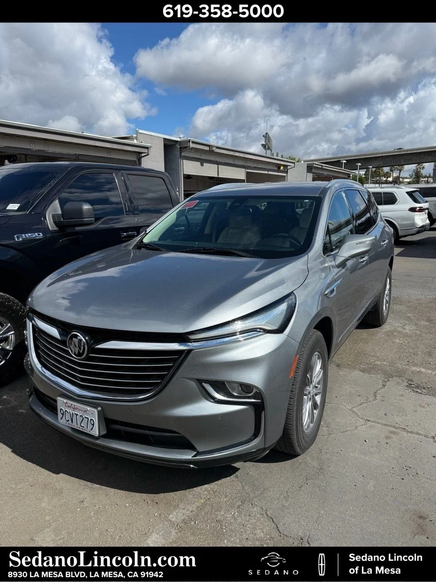 2023 Buick Enclave Essence's photo