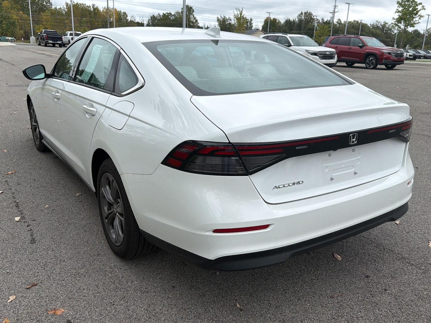 Used 2024 Platinum White Pearl Honda EX image 6