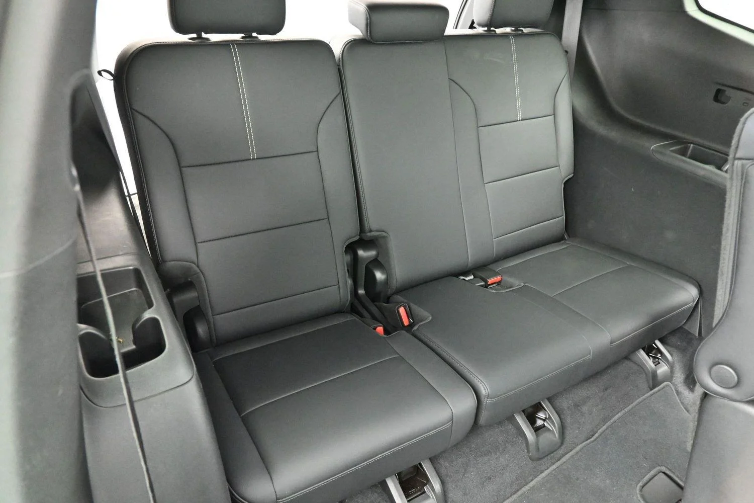 Used 2024 Summit White GMC FWD Elevation image 35