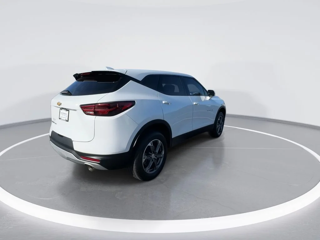 Used 2023 White Chevrolet LT image 8