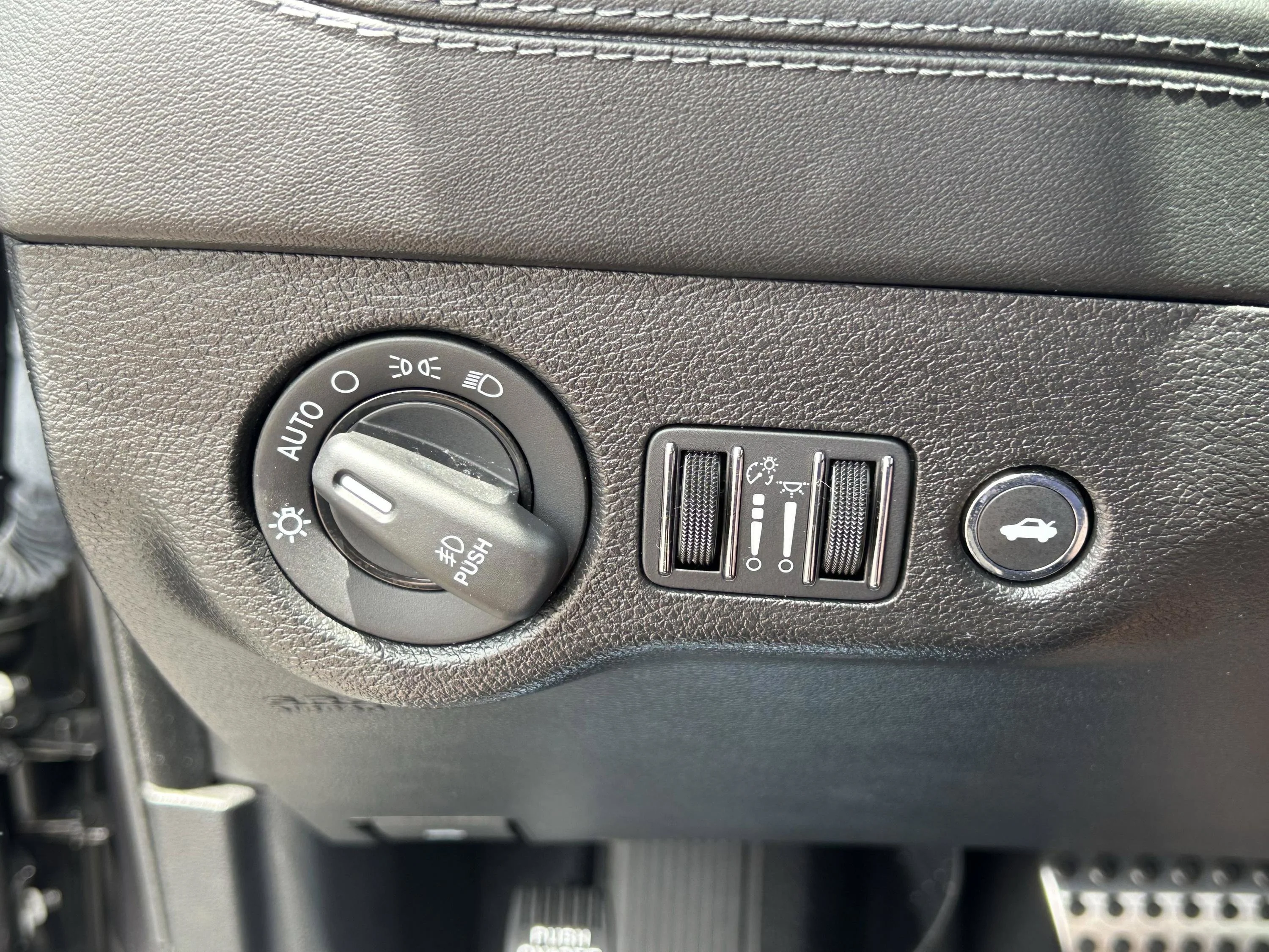 Used 2023 Granite Pearlcoat Dodge R/T image 27
