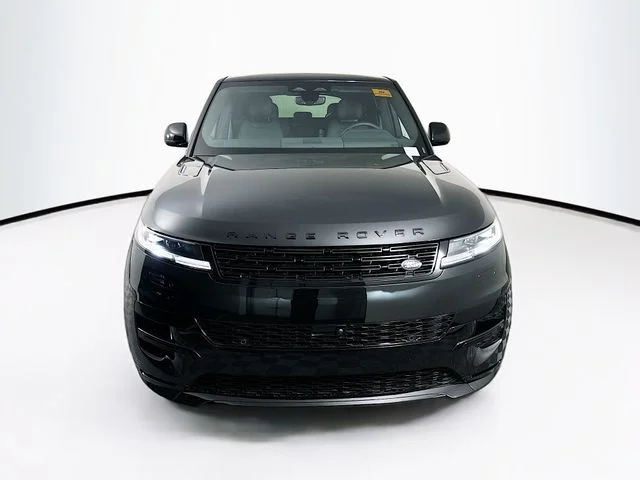 New 2026 Black Land Rover Dynamic SE image 2