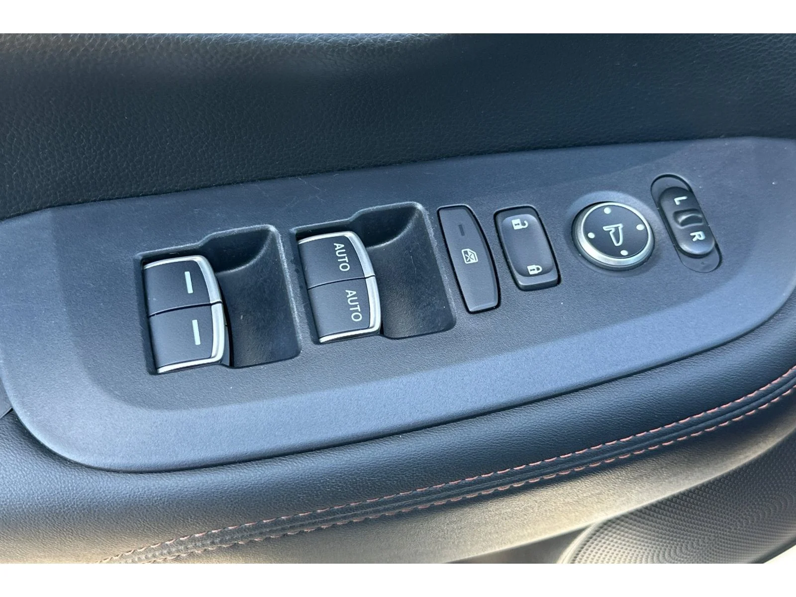 Used 2025 Platinum White Pearl Honda Sport image 12