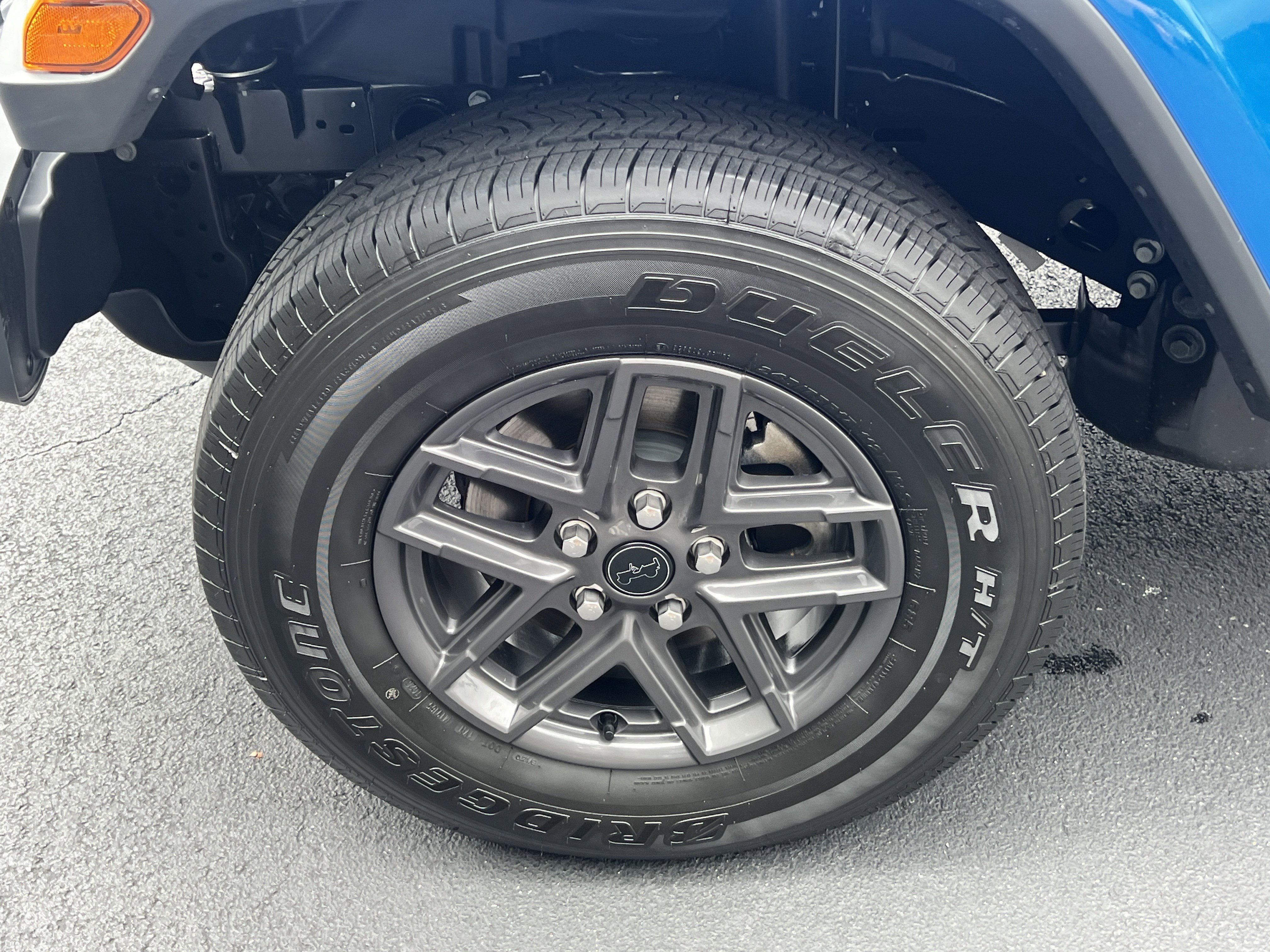 New 2026 Hydro Blue Pearl-Coat Exterior Paint Jeep Sport S image 13