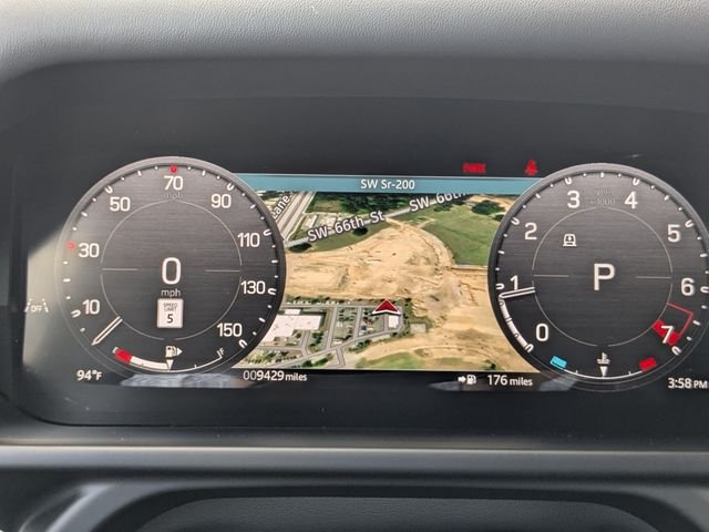 Used 2025  Land Rover X-Dynamic SE image 25