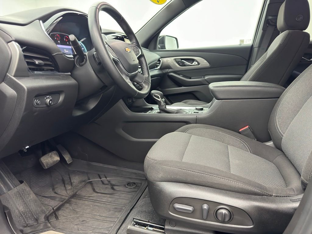 Used 2023 Mosaic Black Metallic Chevrolet LT image 17