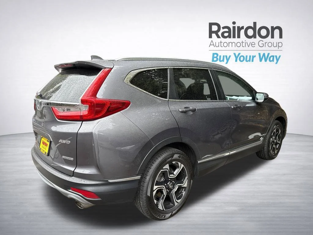 Used 2019 Modern Steel Metallic Honda Touring image 7