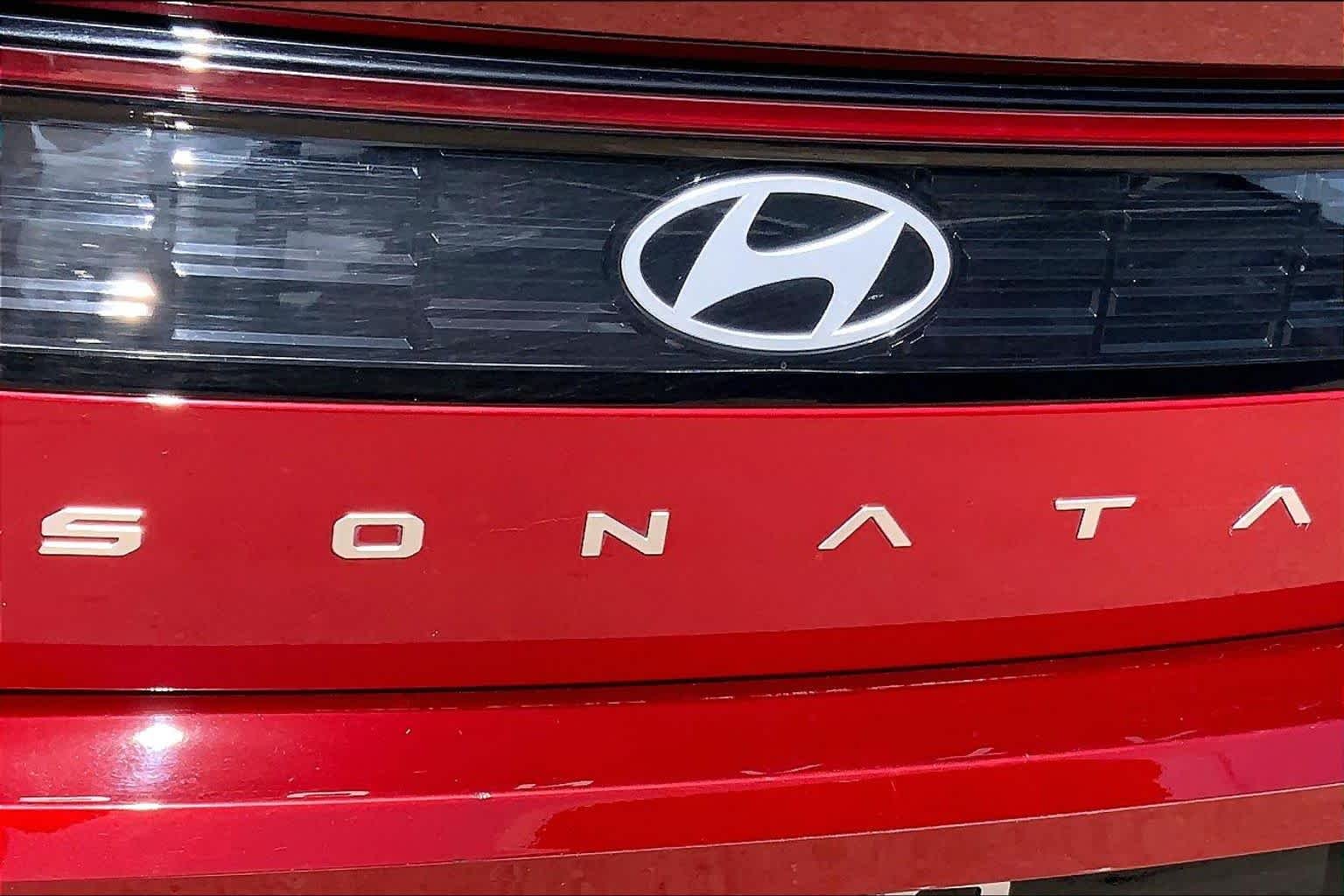 Used 2025 Ultimate red Hyundai SEL image 29