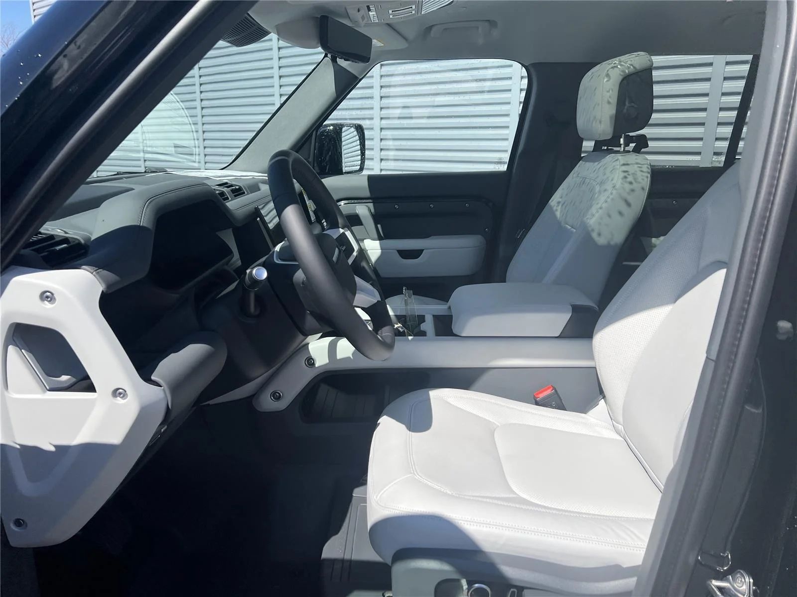 New 2026 Santorini Black Metallic Land Rover S image 7