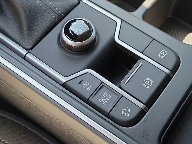New 2026 Glacial White Pearl Kia LX image 26