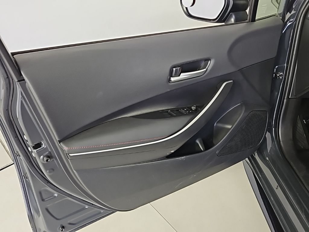 Used 2023  Toyota SE image 11