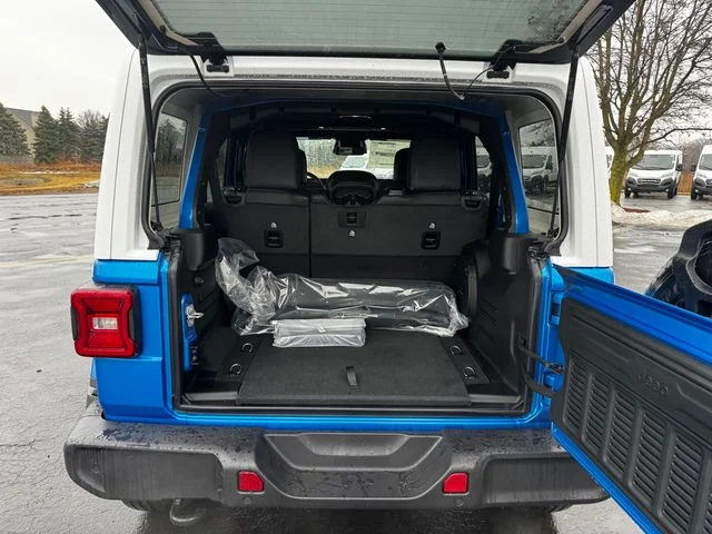 New 2026 Hydro Blue Pearl-Coat Exterior Paint Jeep Sahara image 17
