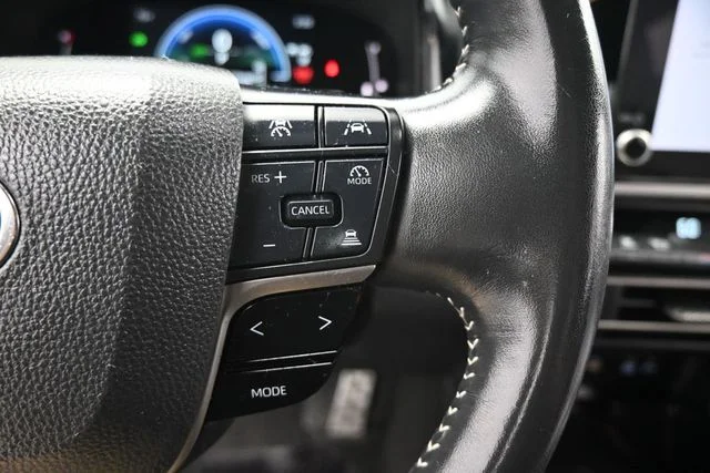 Used 2025  Toyota SE image 20