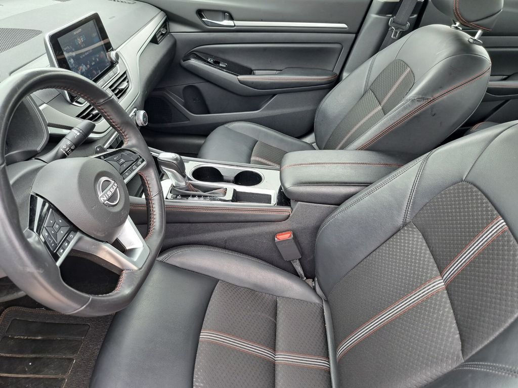 2025 Nissan Altima SR - Photo 17