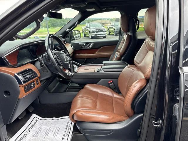 Used 2022 Black Metallic Lincoln Reserve image 14