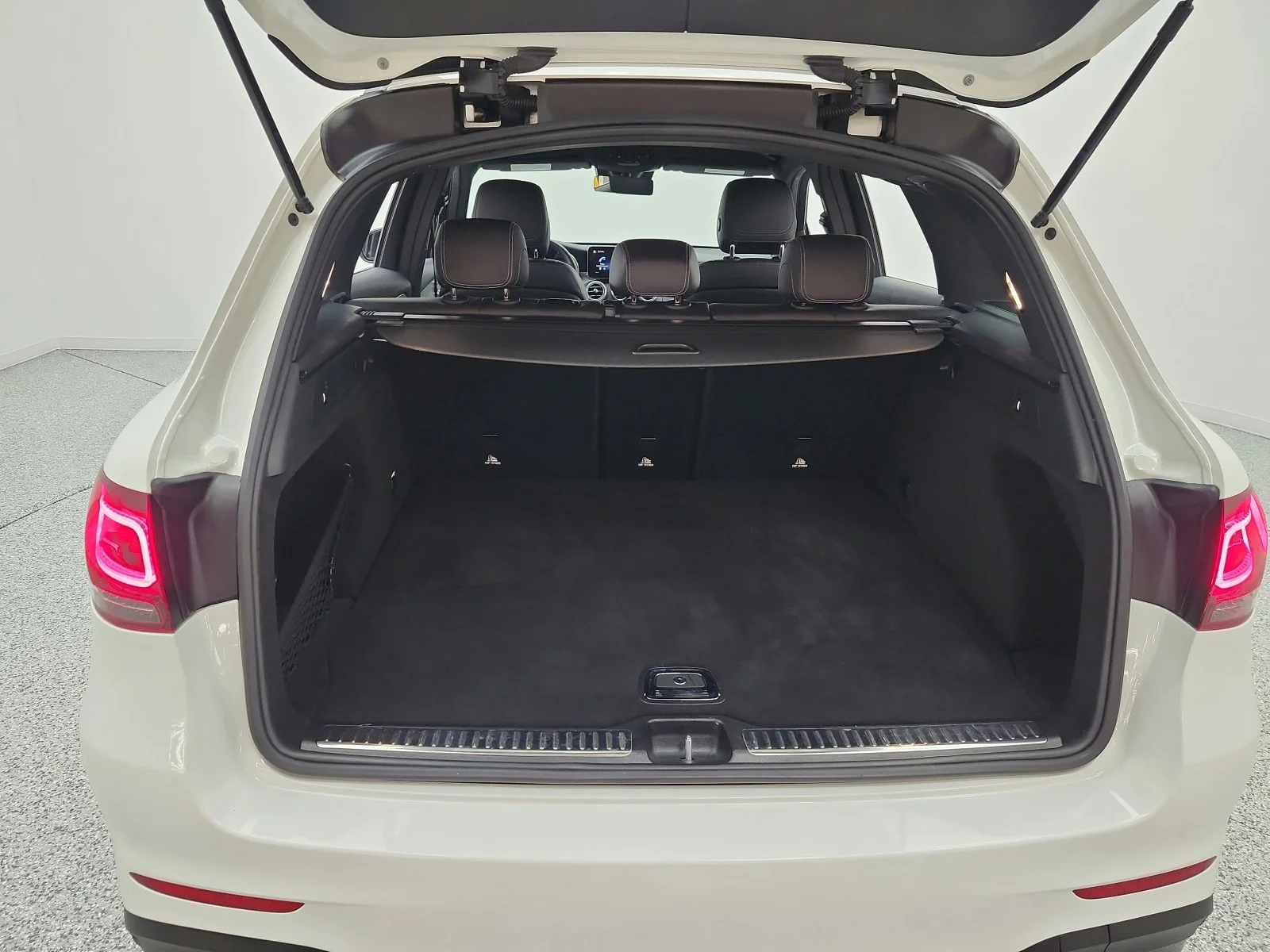 Used 2022 Polar White Mercedes-Benz GLC 300 SUV image 20