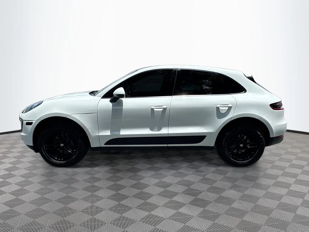 Used 2018  Porsche  image 9