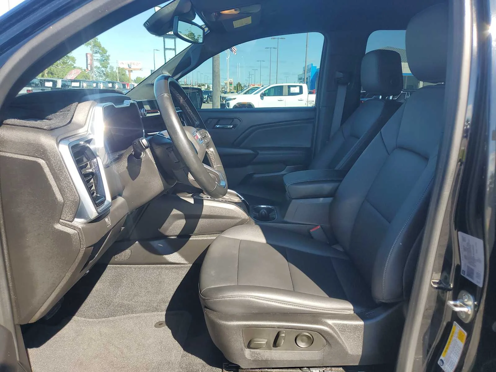 Used 2024 Onyx Black GMC Elevation image 19
