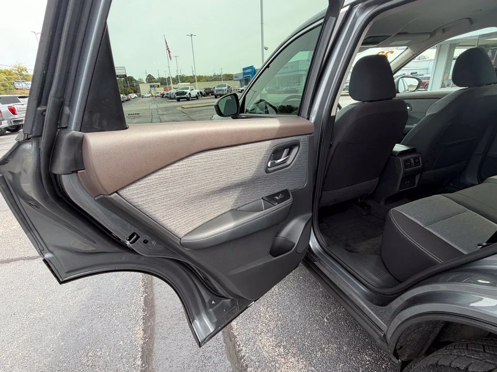 Used 2023 Gray Nissan SV image 18