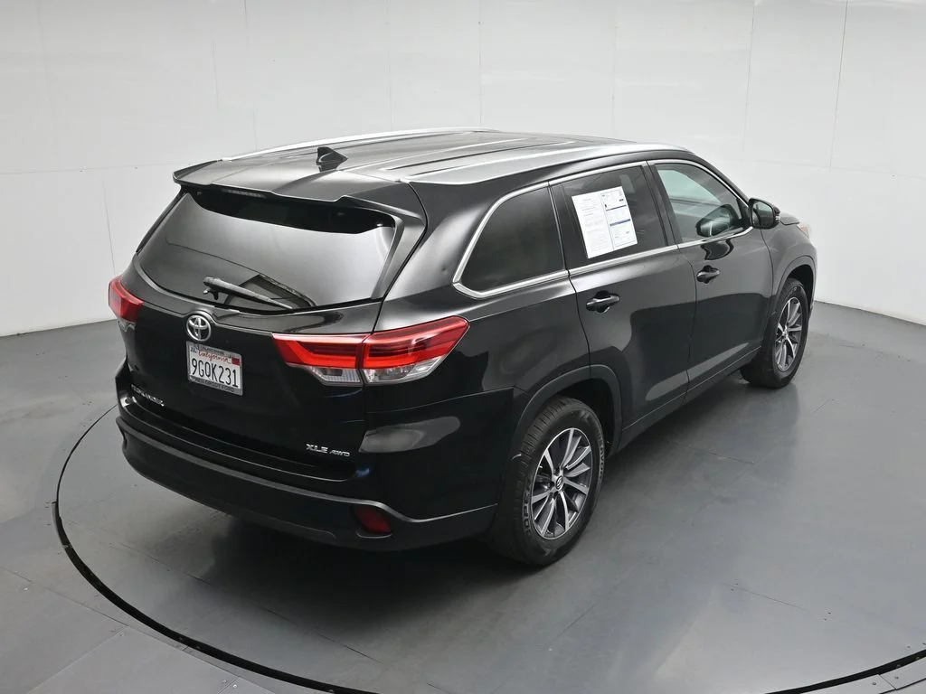 Used 2018 Black Toyota XLE image 43