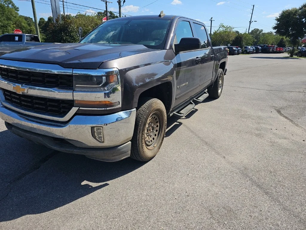 Used 2016 Gray Chevrolet LT image 3