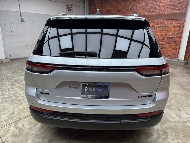 2023 Jeep Grand Cherokee Limited photo 4