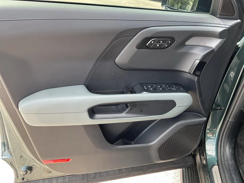 Used 2027 Black Jade Green Kia X-Line SX image 22