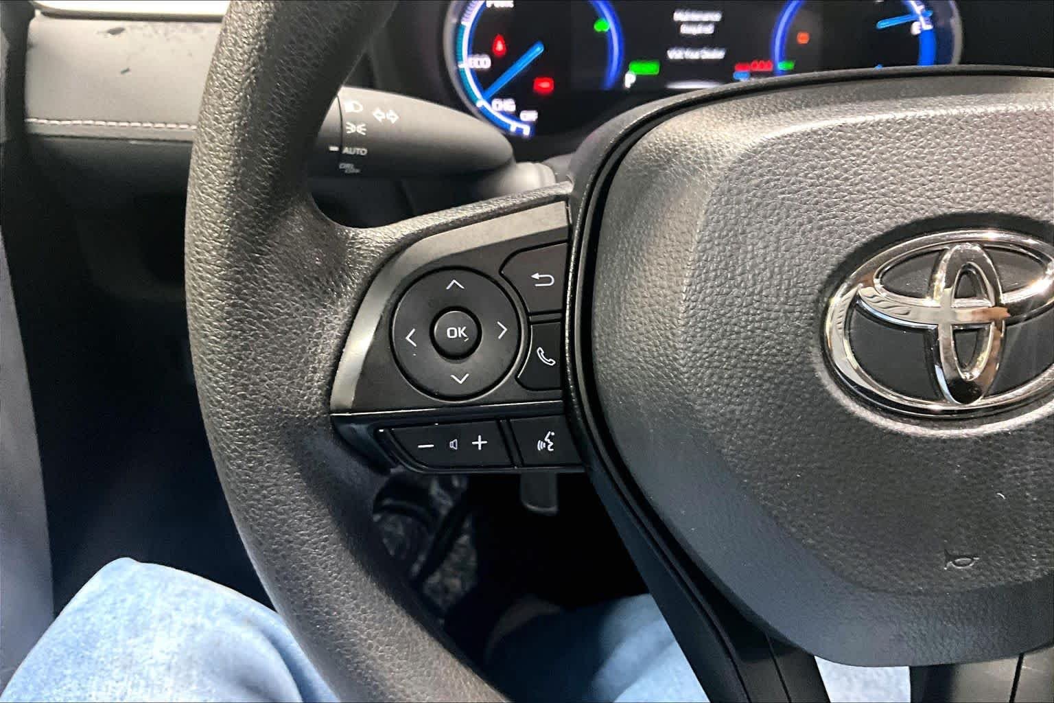 Used 2025 Ice Cap Toyota Hybrid XLE image 24