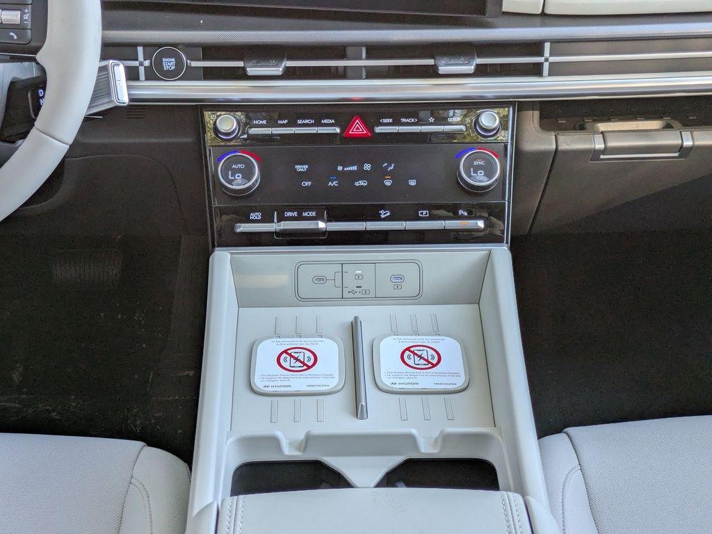 New 2026 White Hyundai SE image 17