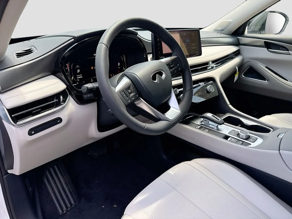 New 2027 RADIANT WHITE INFINITI Luxe FWD image 9