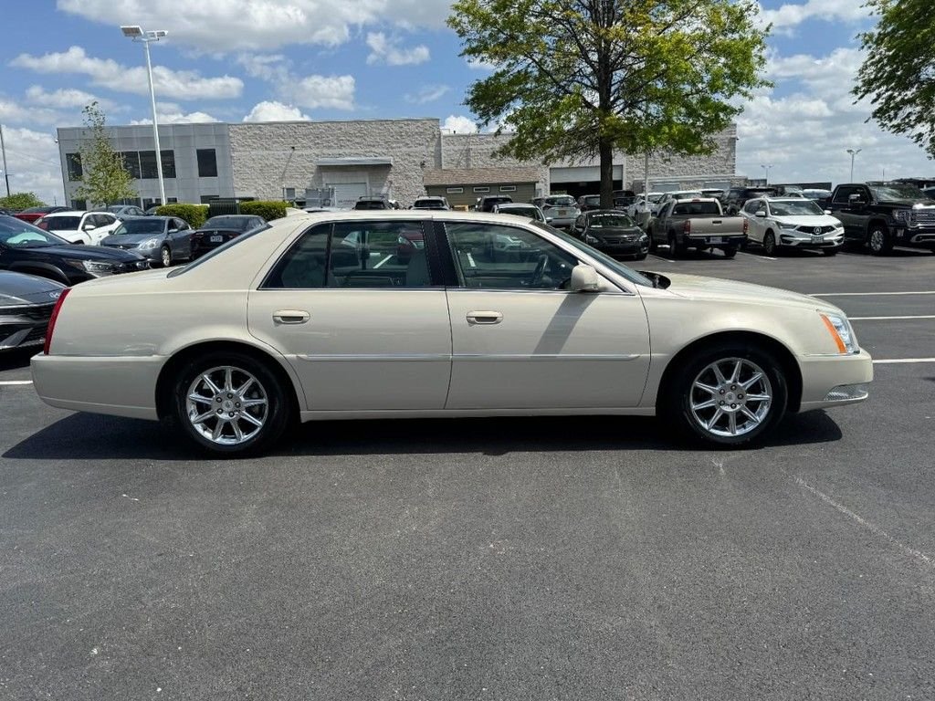 Used 2010 Cadillac DTS Luxury Collection with VIN 1G6KD5EY9AU135919 for sale in St. Peters, MO