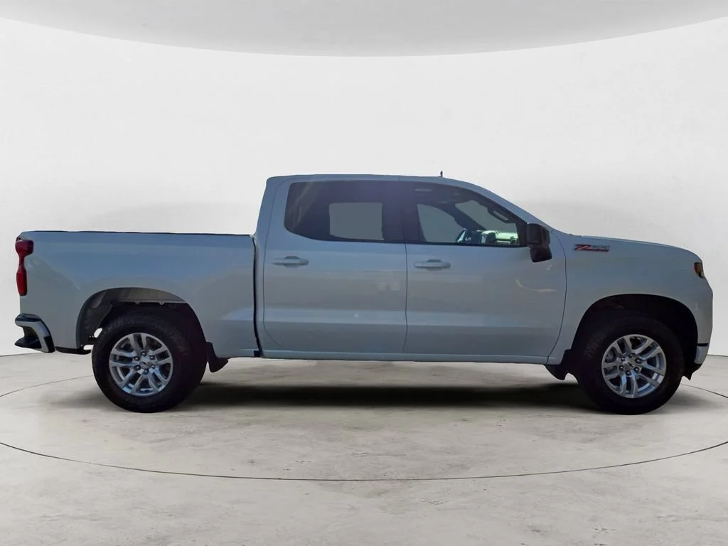 Used 2019 IRIDESCENT PEARL TRICOAT Chevrolet RST image 4