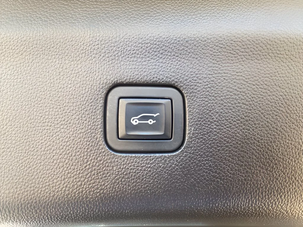 Used 2019 Includes Spectra Gray lower exterior accent color. Buick Essence image 31