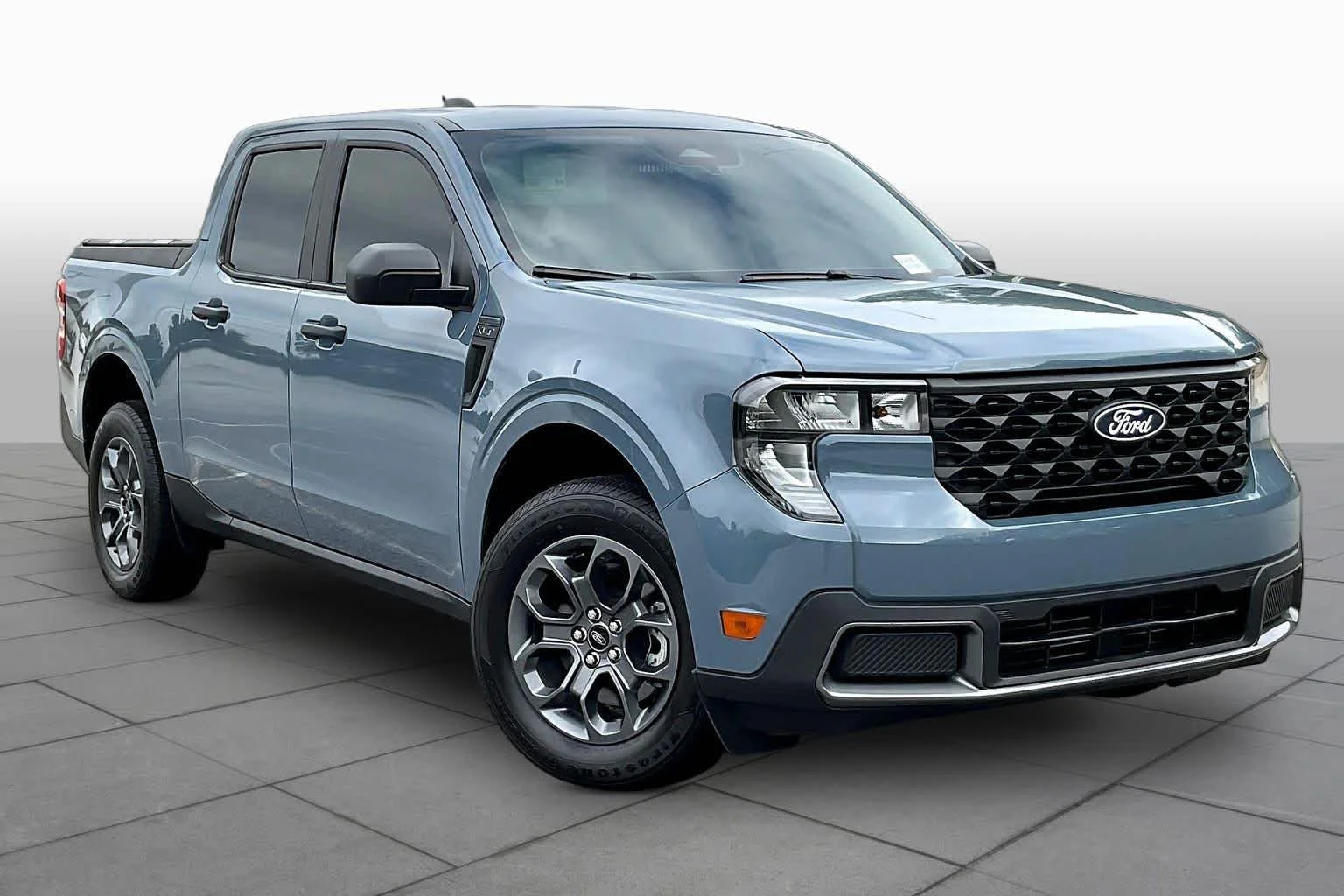 Used 2025 Azure Gray Metallic Tri-Coat Ford XLT image 3