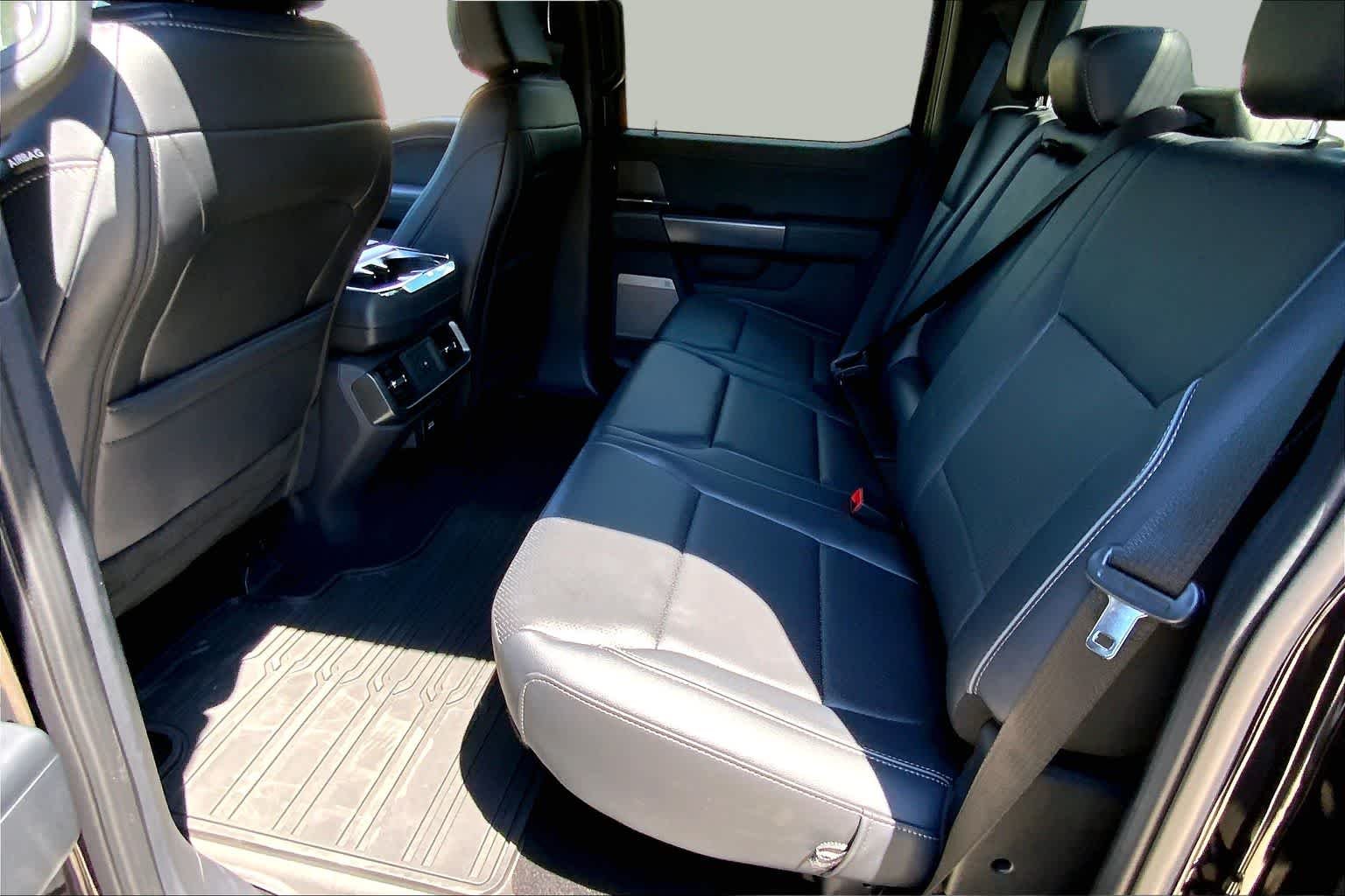 Used 2025 Agate Black Metallic Ford LARIAT image 40