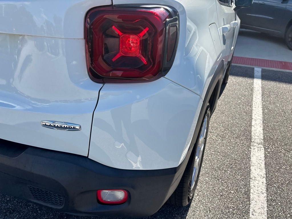 Used 2019 White Jeep Latitude image 8