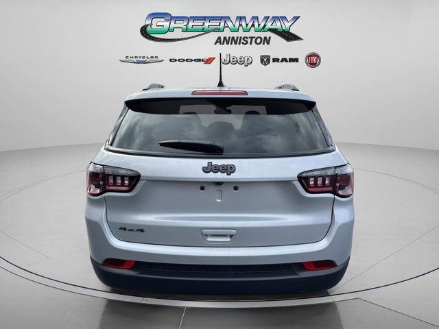 New 2026 Silver Zynith Metallic Clear-Coat Exterior Paint Jeep Latitude Altitude image 6