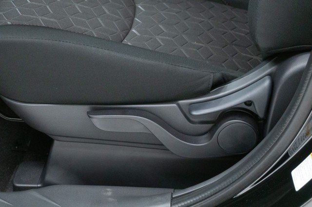New 2027 Labrador Black Pearl Mitsubishi 2.0 LE 2WD image 17