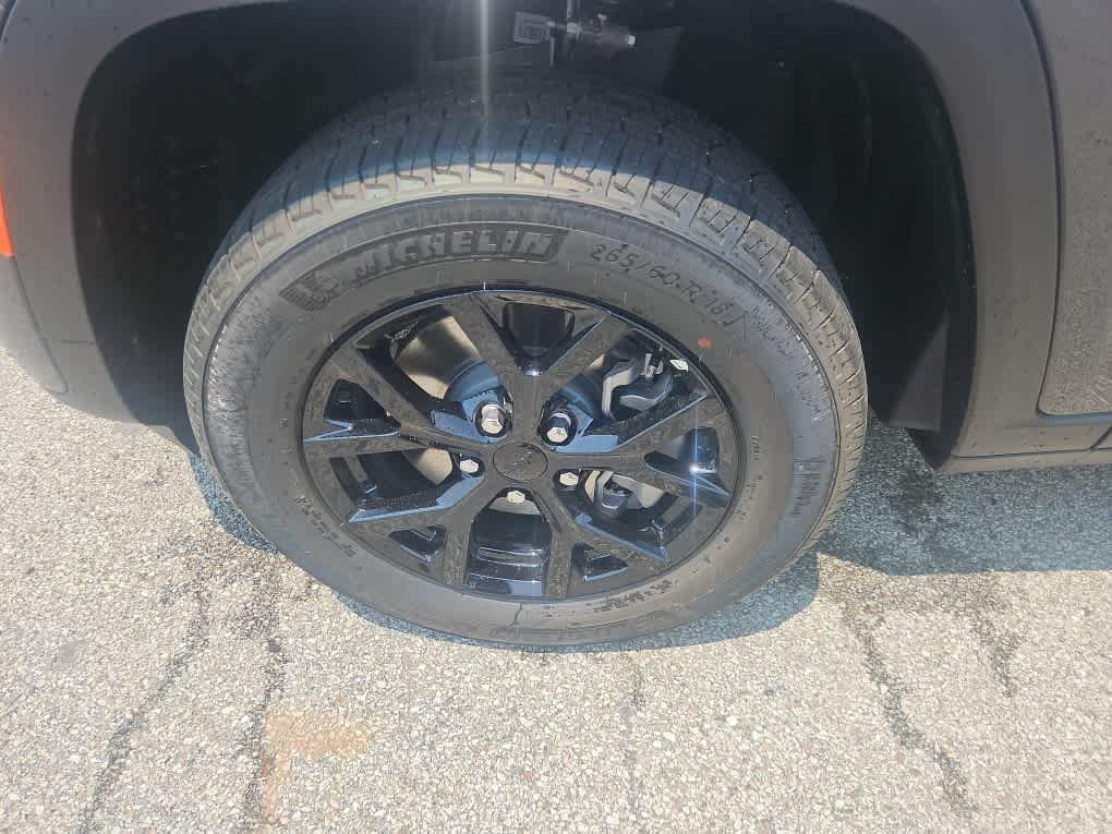 New 2026 Baltic Gray Metallic Clearcoat Jeep Laredo Altitude image 4