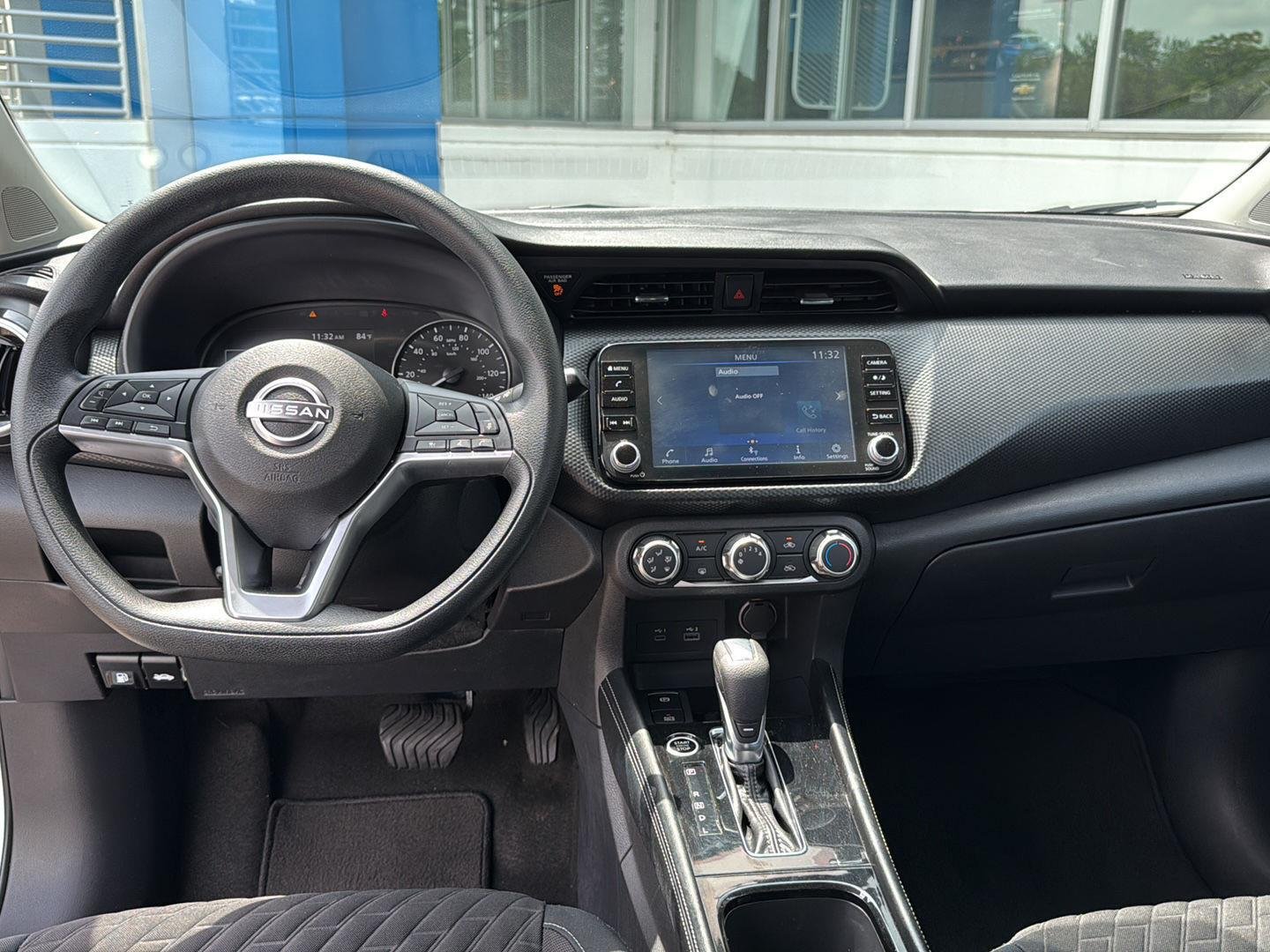 Used 2023 Aspen White Tricoat/Super Black Nissan SV image 13