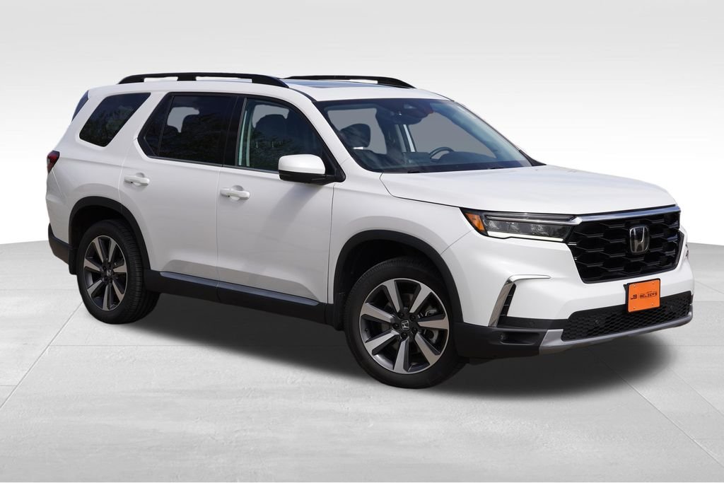 2023 Honda Pilot Touring AWD's photo