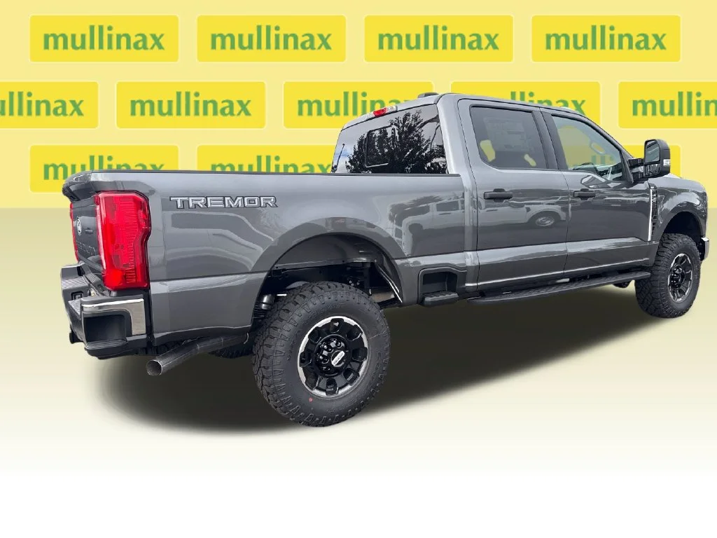 New 2027 Gray Ford XLT image 3