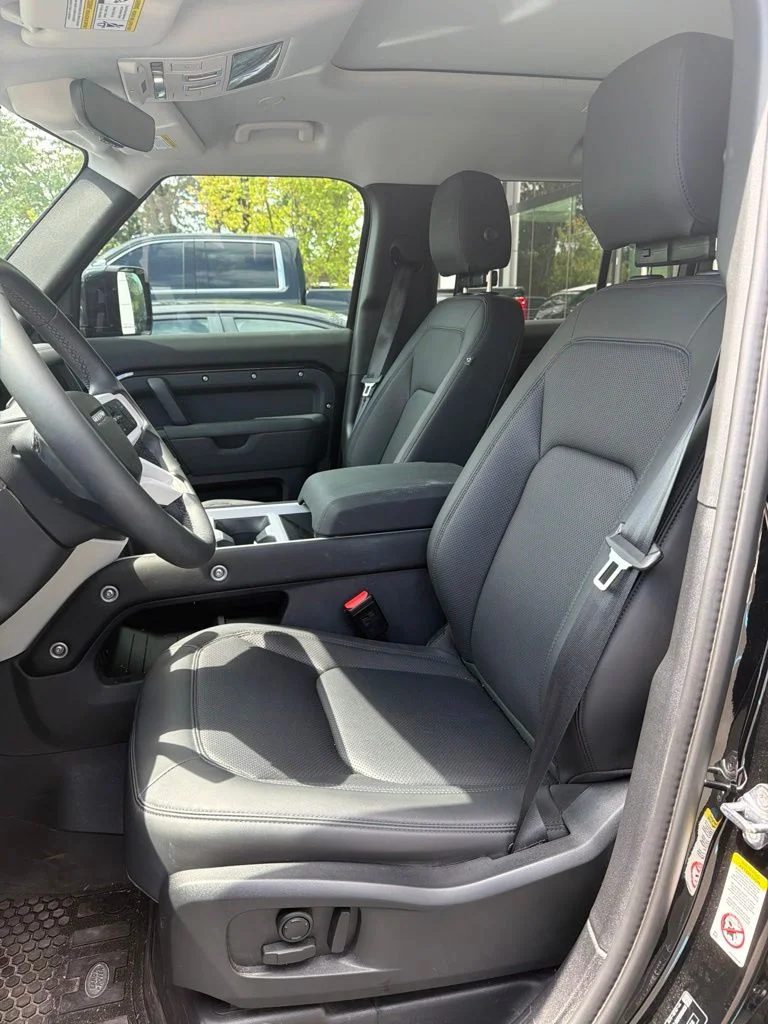 Used 2025 Black Land Rover S image 5